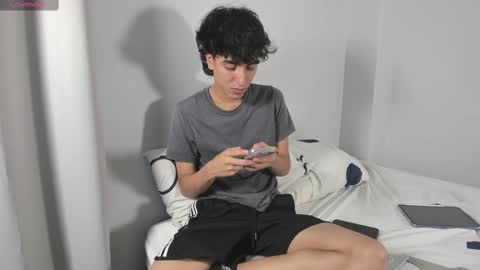 Snapshot of salvatore_montt chatting on February 11, 1:20 am salvatore_montt online show from February 11, 1:20 am