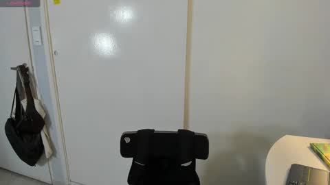 Snapshot of salvatore_montt chatting on March 9, 3:34 am salvatore_montt online show from March 9, 3:34 am