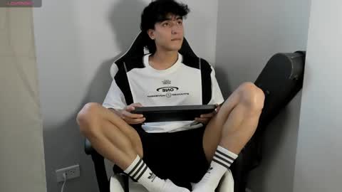 Snapshot of salvatore_montt chatting on February 15, 10:11 pm salvatore_montt online show from February 15, 10:11 pm