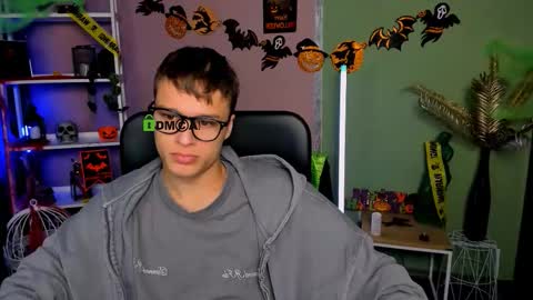 Sam online show from November 3, 8:10 pm