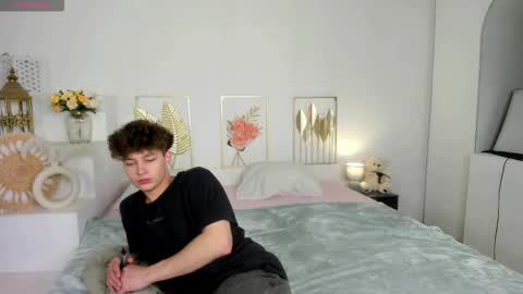 Sam online show from October 1, 1:15 pm