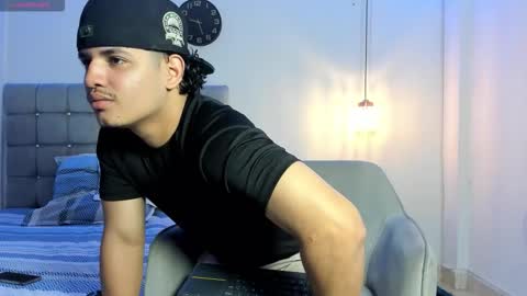 Snapshot of samxx_muscle chatting on October 9, 2:11 pm samxx_muscle online show from October 9, 2:11 pm