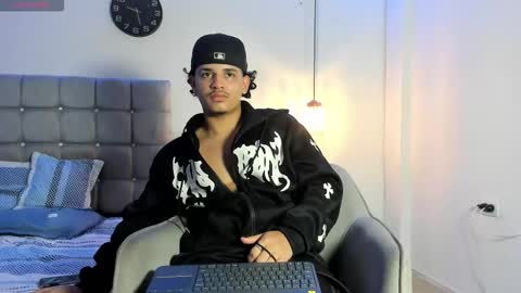 Snapshot of samxx_muscle chatting on October 18, 5:40 pm samxx_muscle online show from October 18, 5:40 pm