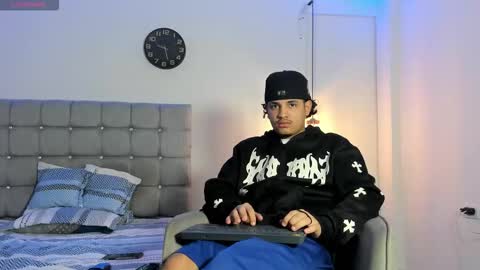 Snapshot of samxx_muscle chatting on October 16, 2:03 pm samxx_muscle online show from October 16, 2:03 pm