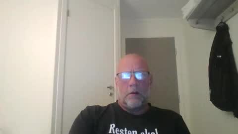 sandnesrune523 online show from April 21, 6:14 pm