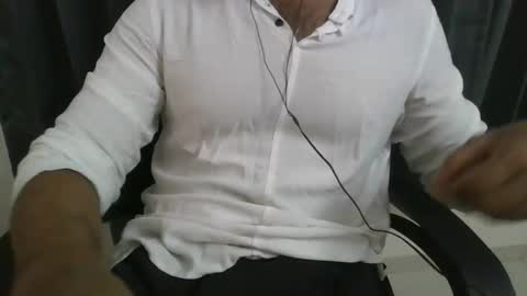 Snapshot of sanjuu2025 chatting on October 31, 8:18 am sanjuu online show from October 31, 8:18 am