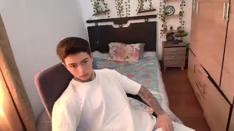 santi_ss online show from August 3, 1:17 pm