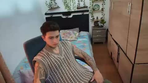 santi_ss online show from July 4, 4:43 pm