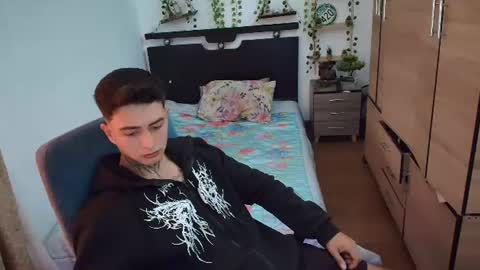 santi_ss online show from August 4, 3:38 pm