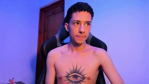 Snapshot of santi_twink19 chatting on February 10, 5:03 am santi_twink19 online show from February 10, 5:03 am