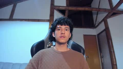 santi_twink19 online show from February 21, 8:15 am