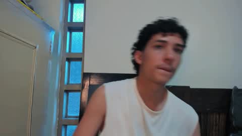 Snapshot of santi_twink19 chatting on October 5, 10:25 pm santi_twink19 online show from October 5, 10:25 pm