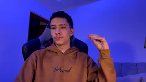 Snapshot of santi_twink19 chatting on January 6, 11:29 am santi_twink19 online show from January 6, 11:29 am