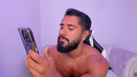 santiago_huntt online show from November 22, 2:05 pm