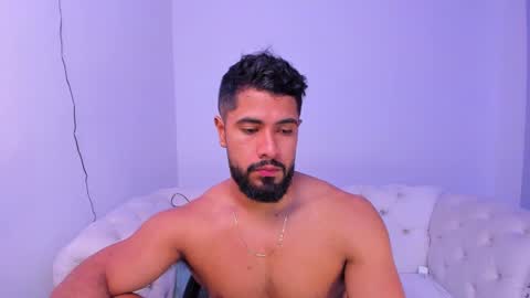 santiago_huntt online show from December 14, 12:44 pm