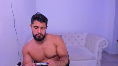 santiago_huntt online show from December 18, 1:26 am