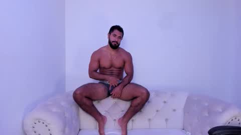 santiago_huntt online show from October 14, 10:39 pm