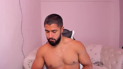 santiago_huntt online show from February 10, 12:29 pm