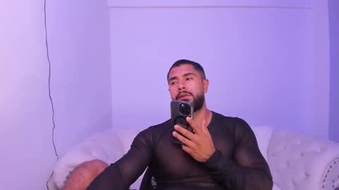 santiago_huntt online show from January 20, 11:32 pm