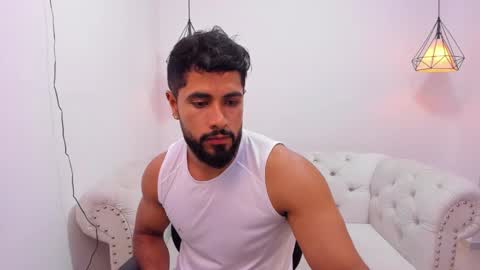 santiago_huntt online show from December 3, 5:01 pm