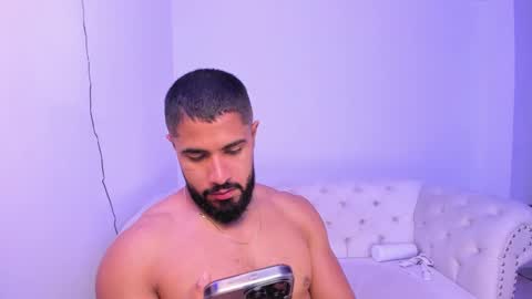 santiago_huntt online show from January 29, 12:45 pm