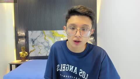 santiago_russo18 online show from September 28, 12:36 pm