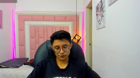 santiago_russo18 online show from February 26, 2:18 pm