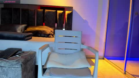 Santiago Seans online show from February 25, 2:47 am