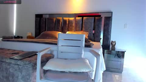 Santiago Seans online show from February 7, 4:03 pm