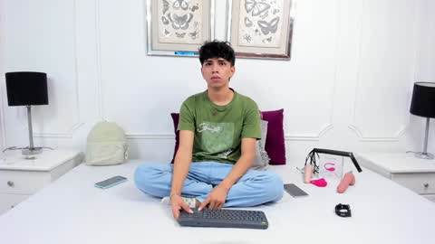 Santiago Carrington online show from January 3, 8:11 pm