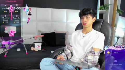 Santiago Carrington online show from December 18, 10:02 pm