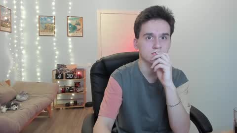 Thomas brunette and Alex blond online show from December 12, 8:53 pm