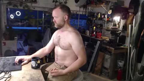 Seattlemanwhore online show from September 16, 1:45 pm