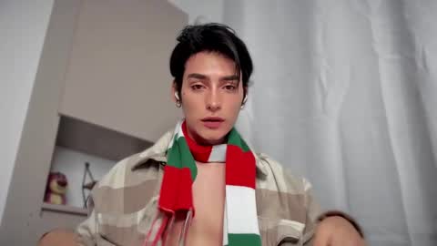 sebastian online show from December 19, 11:57 pm