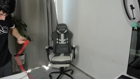 sebastian online show from April 10, 3:52 pm