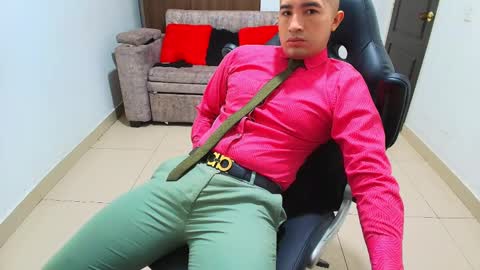Snapshot of sebastian_oconnor77 chatting on February 13, 12:21 pm juan sebastian online show from February 13, 12:21 pm