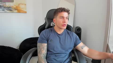 Snapshot of sebastianortizm chatting on January 25, 9:35 pm Lucian Sinclair online show from January 25, 9:35 pm