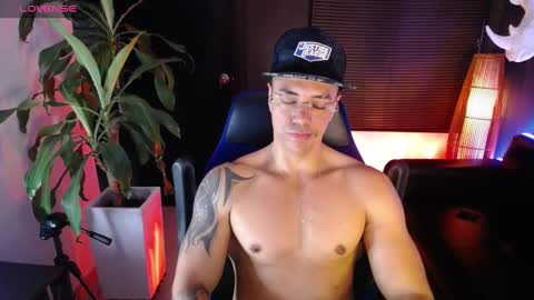 sed online show from December 12, 9:40 am