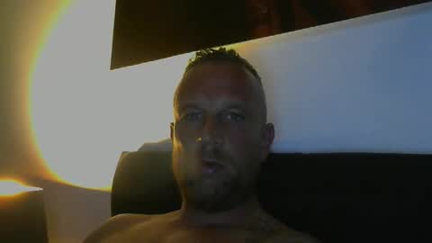 sence08 online show from September 18, 5:15 pm