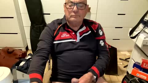 serge8413 online show from December 14, 10:45 am