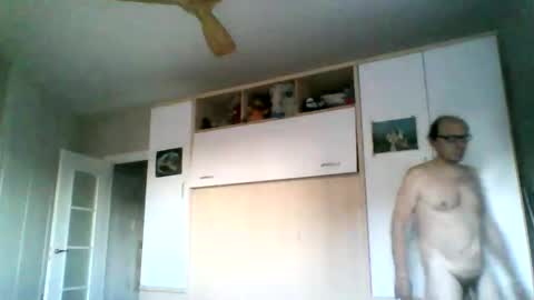 Snapshot of serrano49 chatting on December 21, 4:36 pm serrano49 online show from December 21, 4:36 pm