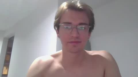Snapshot of servandomier chatting on October 22, 4:27 am mier online show from October 22, 4:27 am