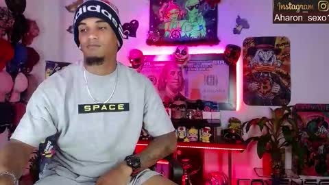 Aharon  ravelo online show from February 14, 5:35 am