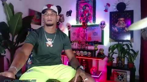 Aharon  ravelo online show from June 22, 4:41 am