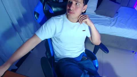 Snapshot of sexyboy_vc chatting on October 15, 2:35 pm owen sky online show from October 15, 2:35 pm