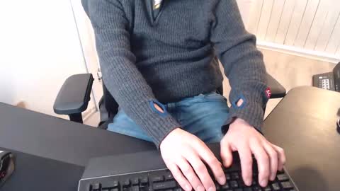 shavedromeo online show from December 13, 1:55 pm