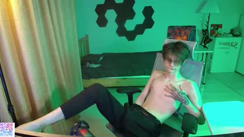 shiromy_ online show from February 11, 6:13 pm