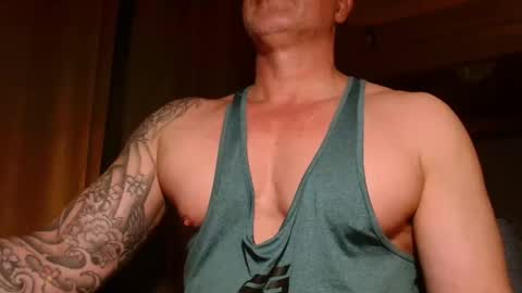 Snapshot of show_on_for_you chatting on October 17, 8:57 pm show_on_for_you online show from October 17, 8:57 pm