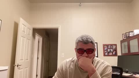 Chicago Guy online show from December 6, 7:21 am