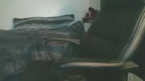 shyboyhugecum2020 online show from March 16, 4:19 am